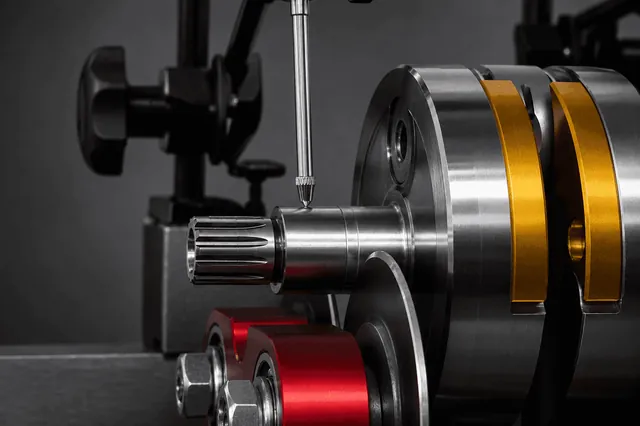 Centering and alignment of the crankshaft webs with high-precision centesimal dial indicators